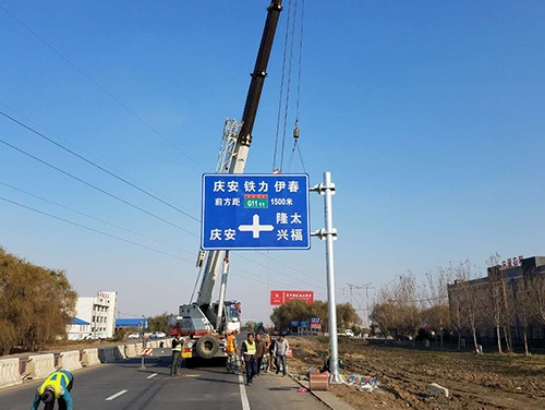 青海青海道路护栏网网片该如何进行正确的选购呢？