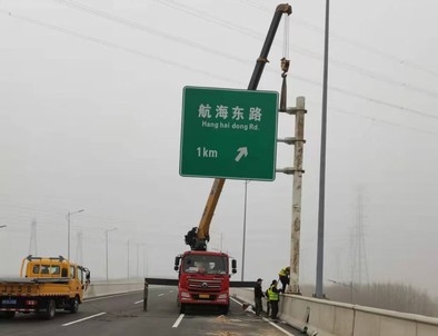 青海青海悬臂式交通标志杆